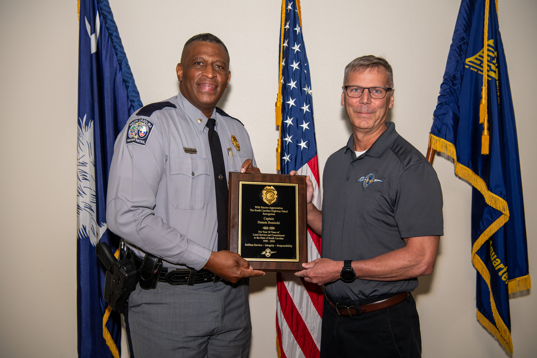 Captain Boniecki receives an award